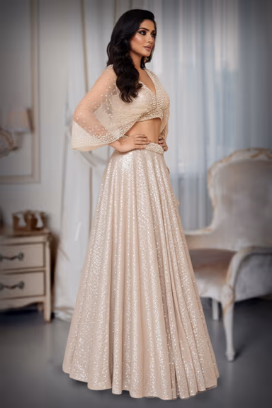 Pearl work with a sequencedskirt creating a gather sleeves. — view 3 of 4