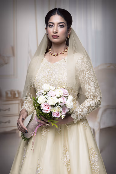 Champagne plain net veil — view 1 of 2