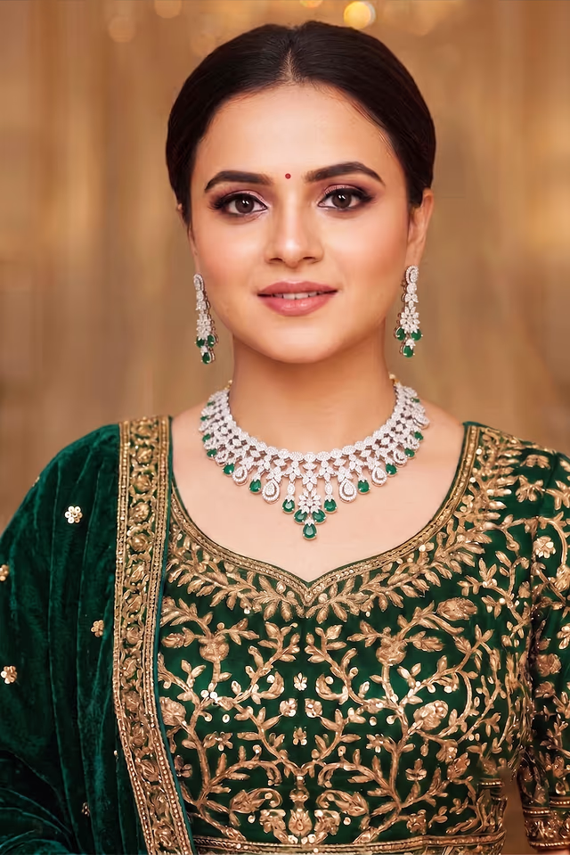 Brilliant Round And Marquise Cut Crystals Create A Timeless And Very Luxurious Party Look — rent in Calicut