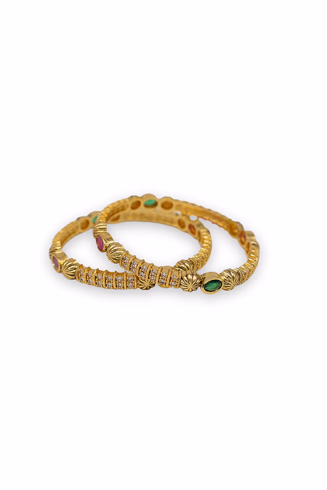 Uncut kundan-style stones and delicate bezel settings enhance the royal and vintage appeal of the set. — rent in Coimbatore